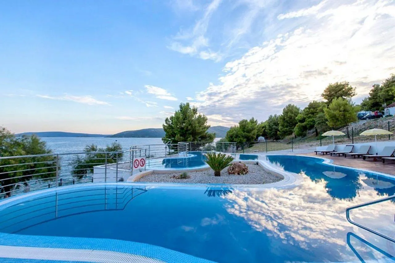 Hotel Belvedere Camping And Apartments Seget Vranjica